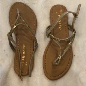 Women’s size 7 gold sandal (never worn)